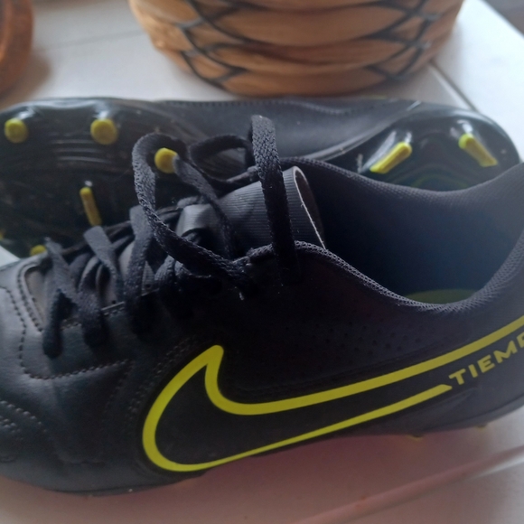 Nike Tempo Soccer cleats for boys - Picture 3 of 5